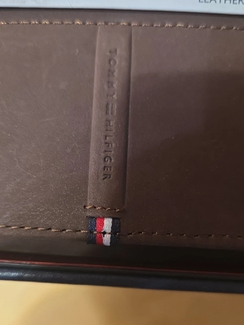 Tommy Hilfiger Brown Leather Card Holder with Signature Stripe